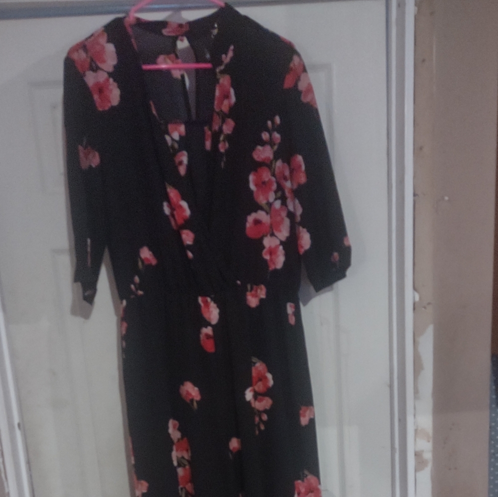 Woman's Wrapper jumpsuit/Romper in floral print size Large